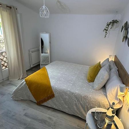 Habitacion Roca Foradada En Casa Cami De Les Aiguees Monistrol De Montserrat Esterno foto