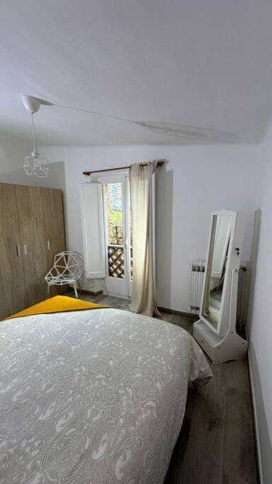 Habitacion Roca Foradada En Casa Cami De Les Aiguees Monistrol De Montserrat Esterno foto